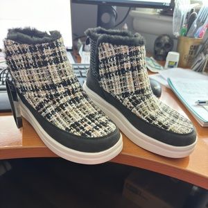 Never warn Cute and cozy Hey Dudes